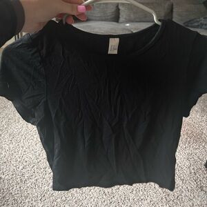 Black cropped tee shirt